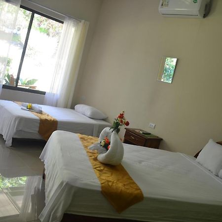 Manuel Antonio Hostel Resort מראה חיצוני תמונה