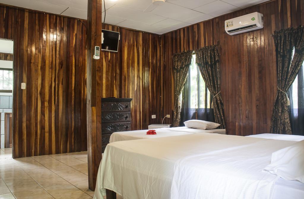 Manuel Antonio Hostel Resort מראה חיצוני תמונה