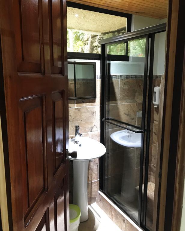 Manuel Antonio Hostel Resort מראה חיצוני תמונה