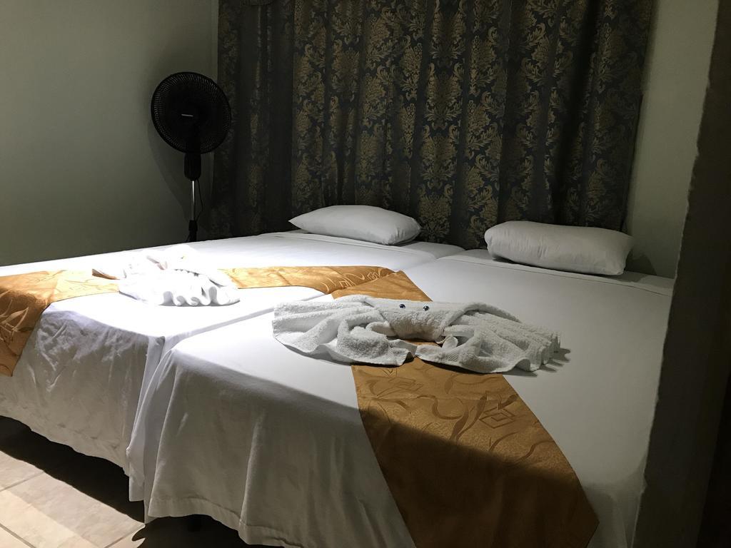 Manuel Antonio Hostel Resort מראה חיצוני תמונה