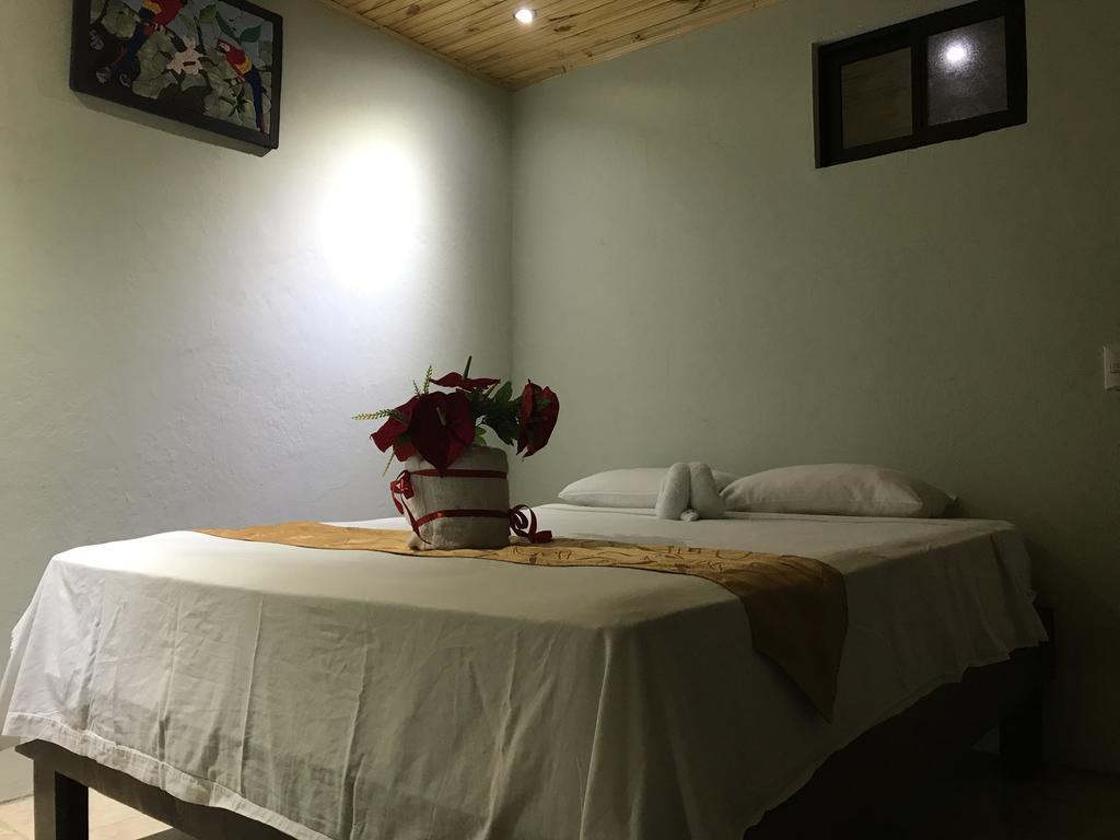 Manuel Antonio Hostel Resort מראה חיצוני תמונה