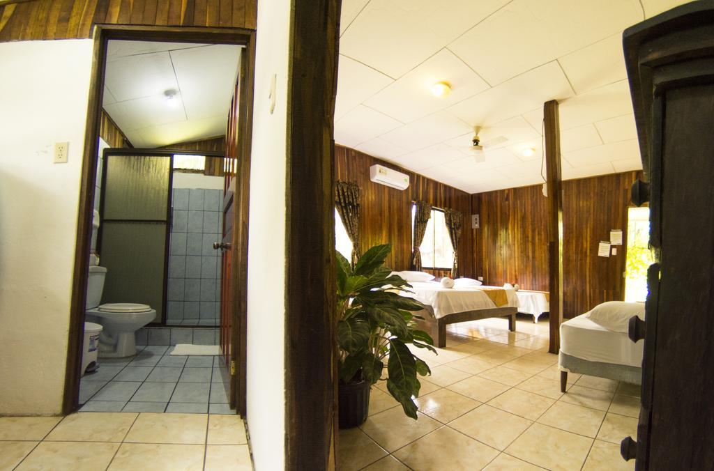 Manuel Antonio Hostel Resort מראה חיצוני תמונה