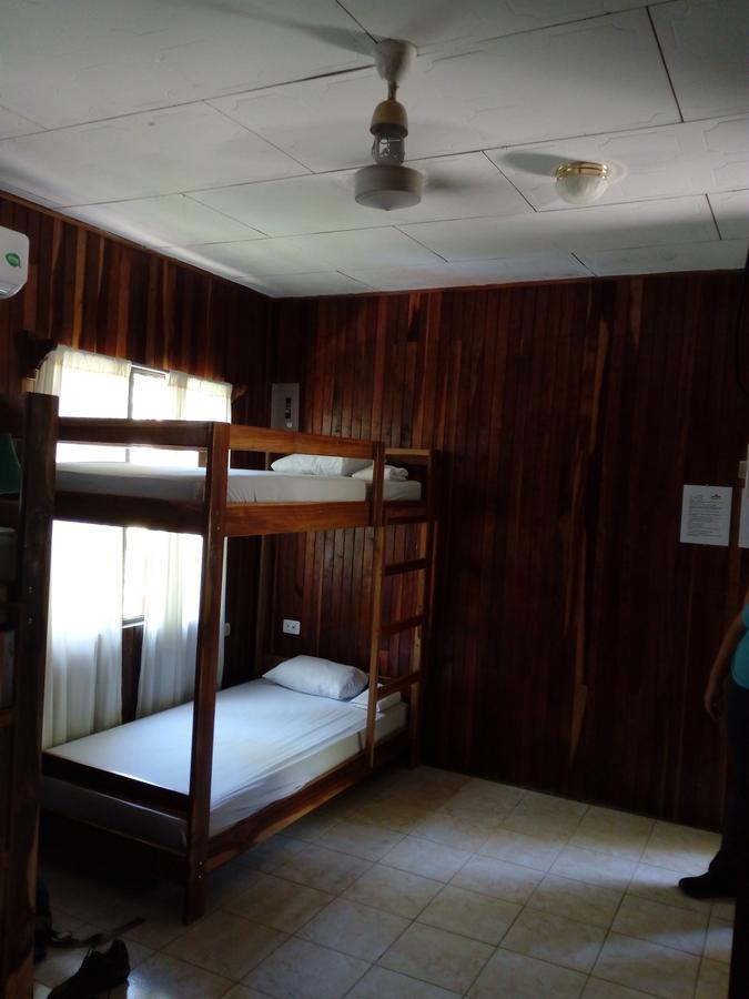 Manuel Antonio Hostel Resort מראה חיצוני תמונה