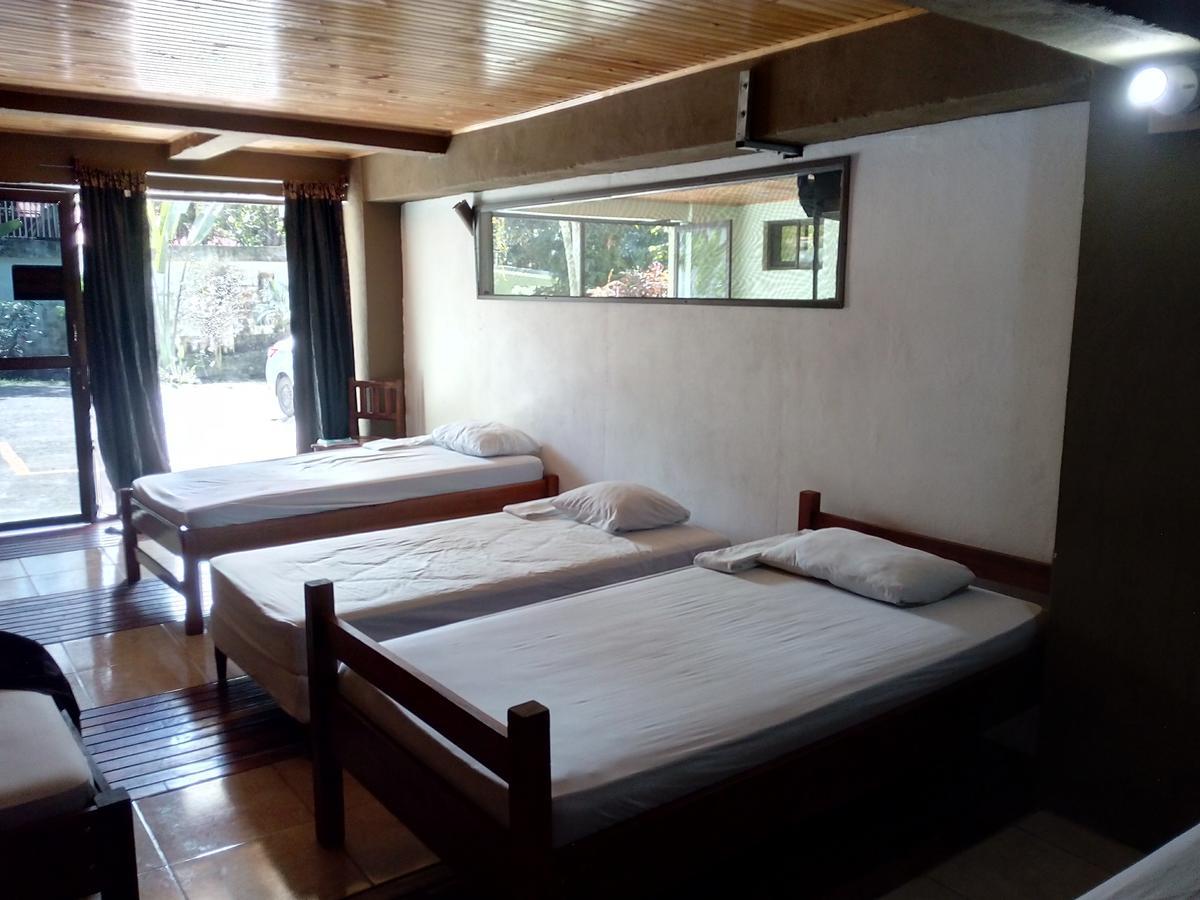 Manuel Antonio Hostel Resort מראה חיצוני תמונה