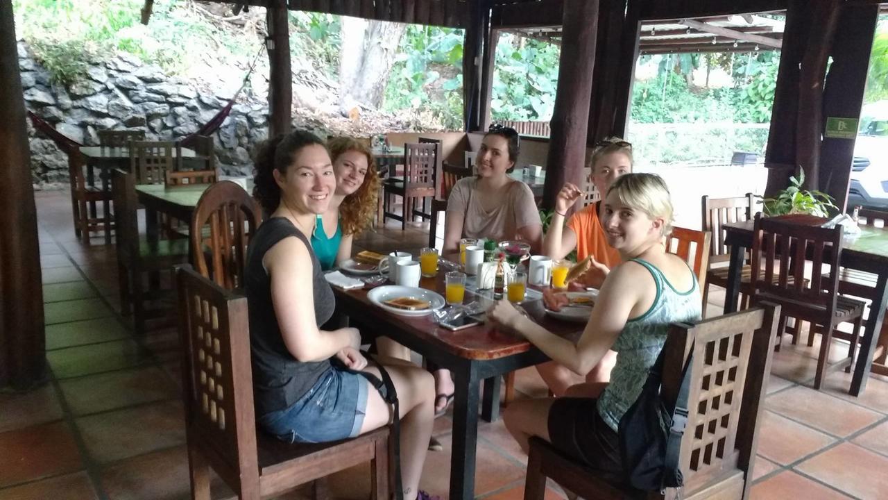 Manuel Antonio Hostel Resort מראה חיצוני תמונה