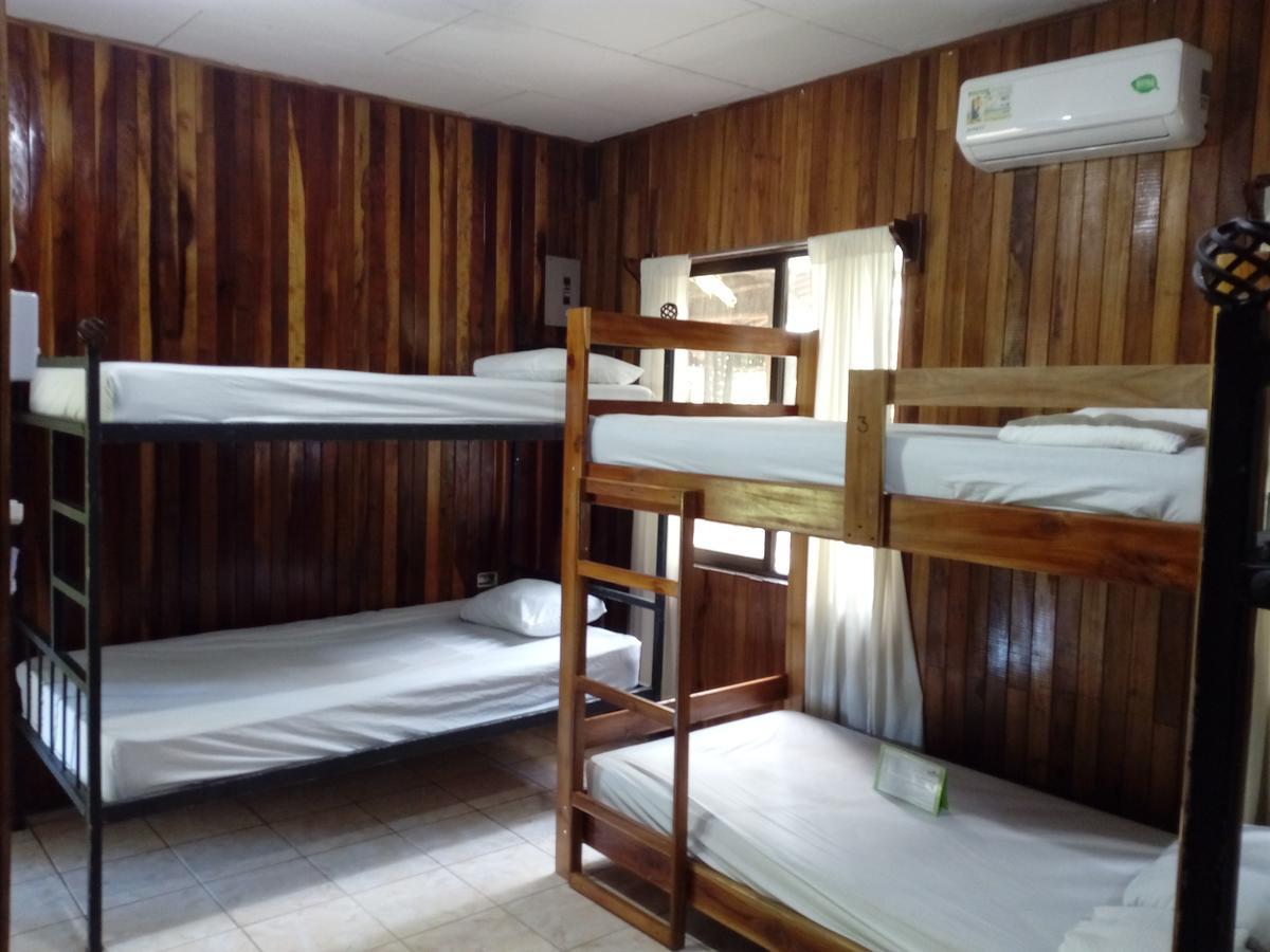 Manuel Antonio Hostel Resort מראה חיצוני תמונה