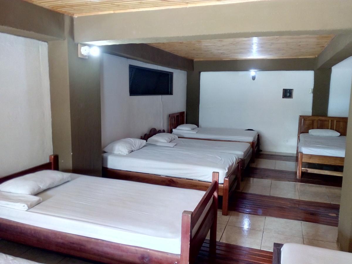Manuel Antonio Hostel Resort מראה חיצוני תמונה