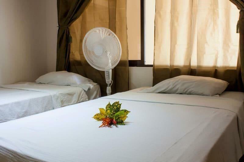 Manuel Antonio Hostel Resort מראה חיצוני תמונה