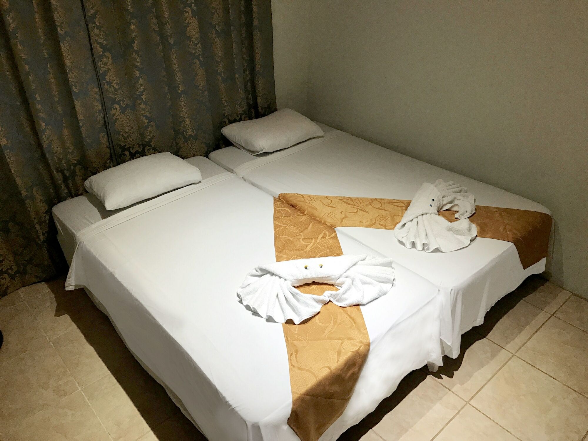 Manuel Antonio Hostel Resort מראה חיצוני תמונה